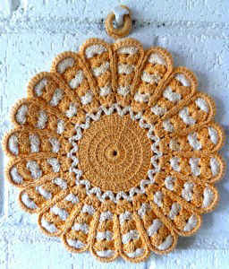 FP280 Antique Daisy Potholder 2_500