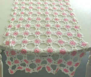 FREE-Pattern-Maggie-Weldon-Crochet-Antique-Lace-Runner-FP101